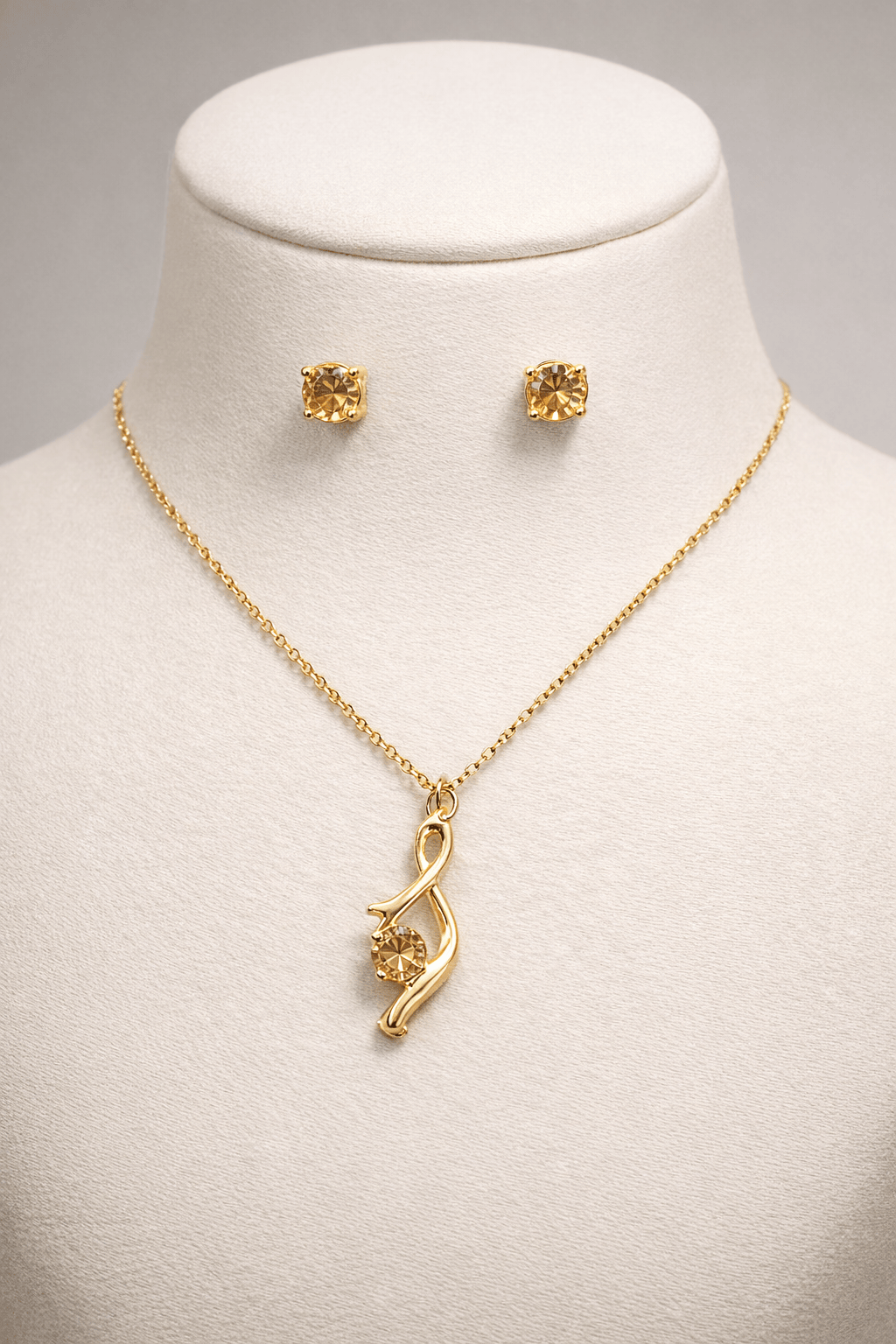 Solenne Curve Pendant, Anti Tarnish