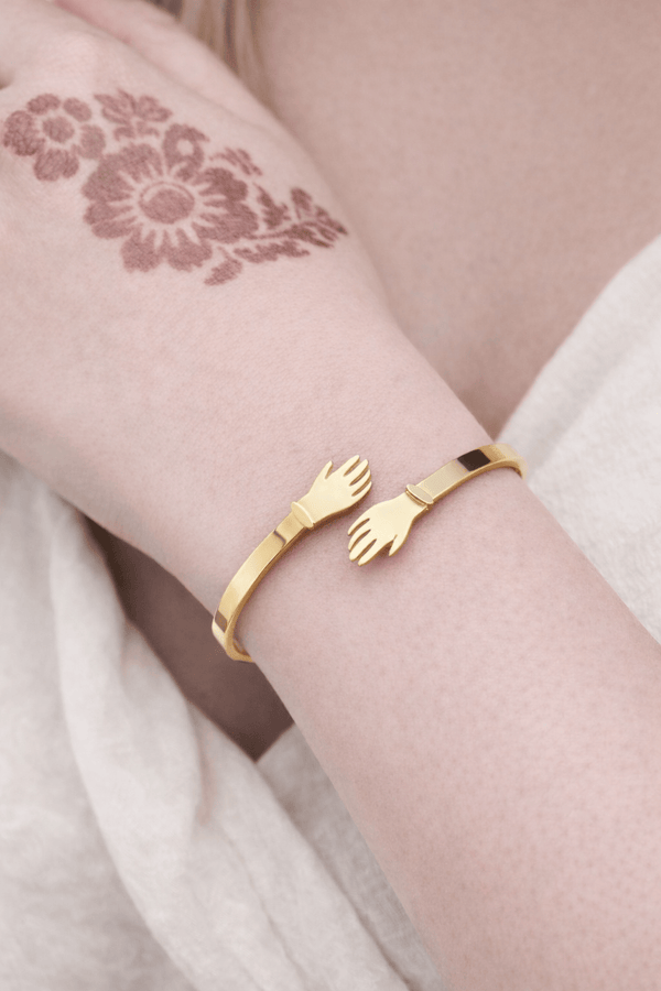 Adjustable Anti tarnish Hug Bracelet