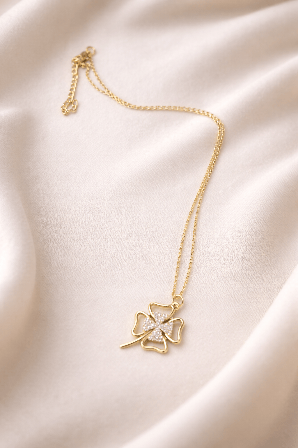 Timeless Clover Pendant (Anti tarnish)