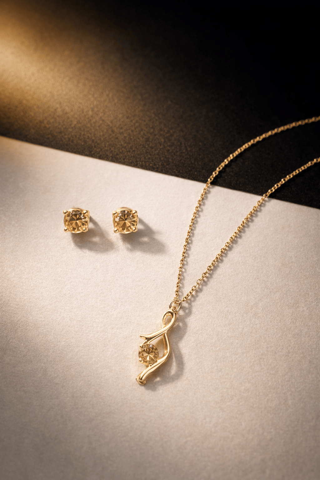 Solenne Curve Pendant, Anti Tarnish