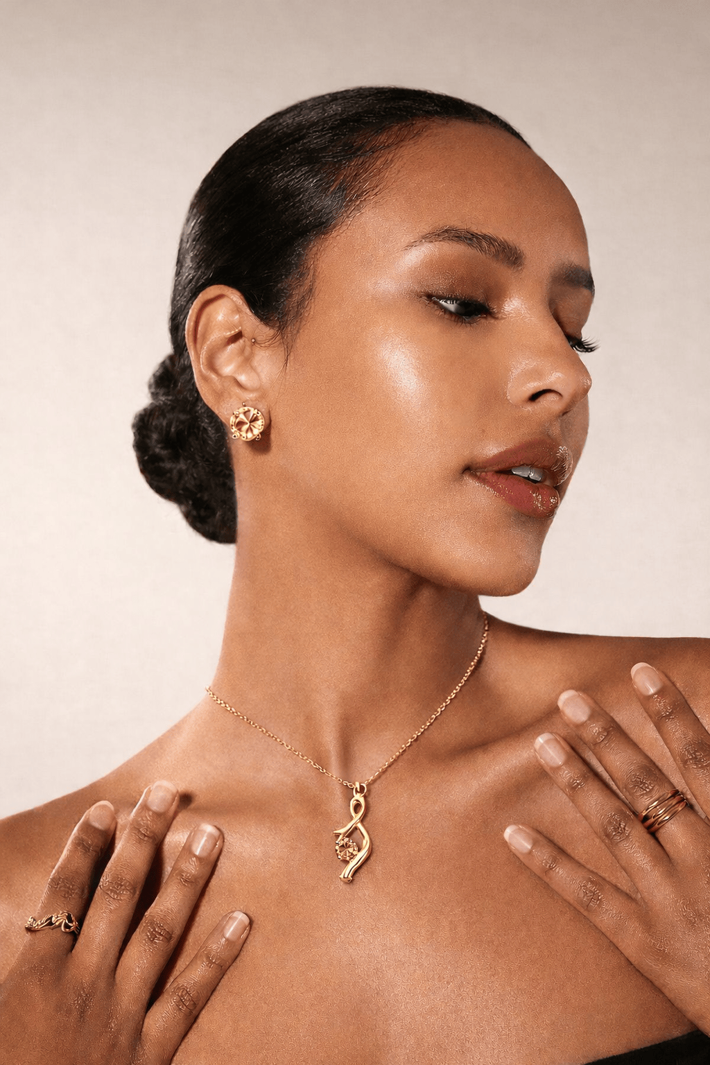Solenne Curve Pendant, Anti Tarnish