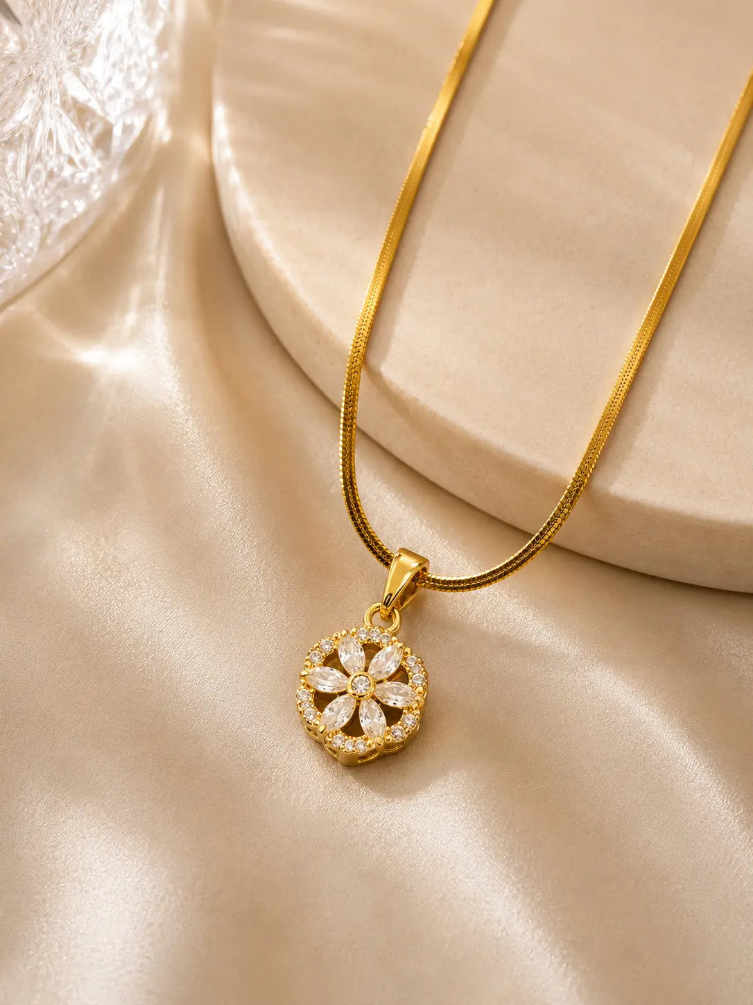 Elegant Floral Pendant Necklace